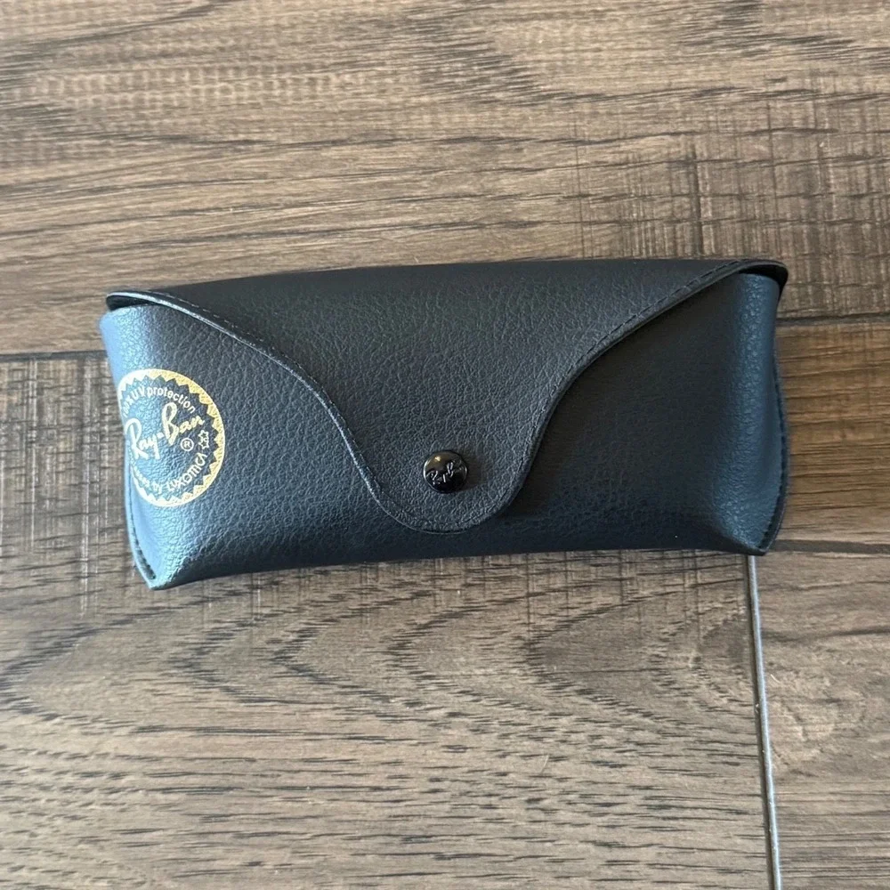 Ray Ban Luxottica Black Hard Clamshell Eyeglass Sunglasses Case Snap‎ Closure